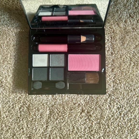 NWT Cool Toned Maybelline Smokey Eye Makeup Bundle with ELF Highlighter - Picture 3 of 9